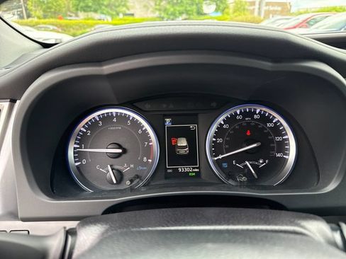 Used 2019 Toyota Highlander XLE AWD/4WD image 19