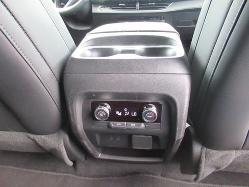 Used 2025 Buick Enclave Preferred w/ Power Package FWD image 30