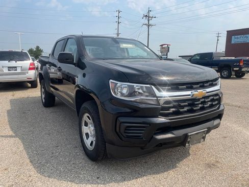Used 2022 Chevrolet Colorado W/T AWD/4WD image 2