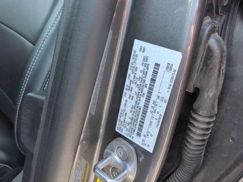 Used 2022 Ford Escape Titanium FWD image 44