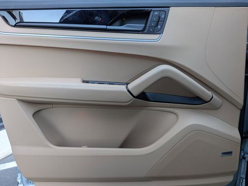 New 2026 Porsche Cayenne E-Hybrid image 13