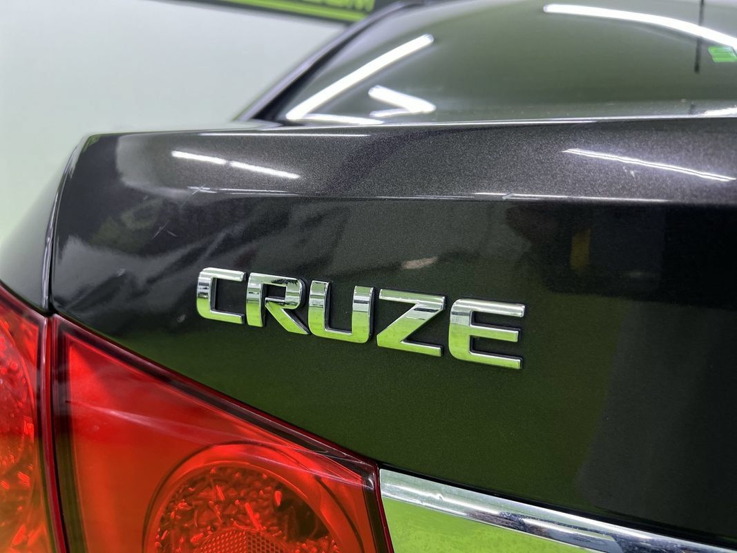 Used 2016 Chevrolet Cruze LT w/ Technology Package FWD image 12