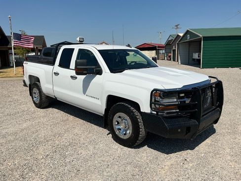 Used 2018 Chevrolet Silverado 1500 W/T AWD/4WD image 3