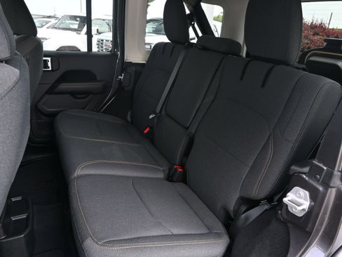 Used 2025 Jeep Wrangler Unlimited Sahara AWD/4WD image 30