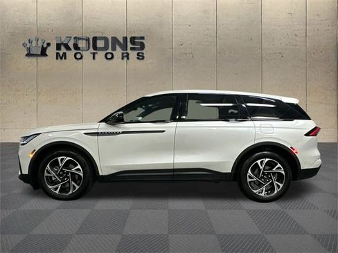 Used 2024 Lincoln Nautilus Premier w/ Jet Appearance Package image 4