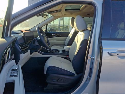 New 2025 Kia Carnival SX Prestige image 12