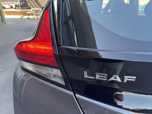 Used 2022 Nissan Leaf SV image 14