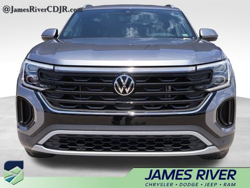 Used 2024 Volkswagen Atlas Cross Sport SE FWD image 7