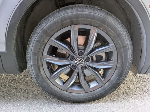 Used 2022 Volkswagen Tiguan SE AWD/4WD image 29