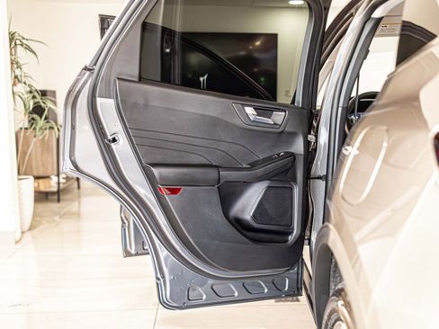 Used 2025 Ford Escape Platinum image 34