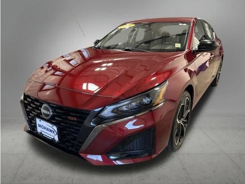 Used 2024 Nissan Altima 2.5 SR AWD/4WD image 1
