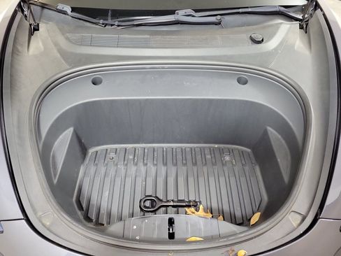 Used 2021 Tesla Model 3 Standard Range Plus image 9