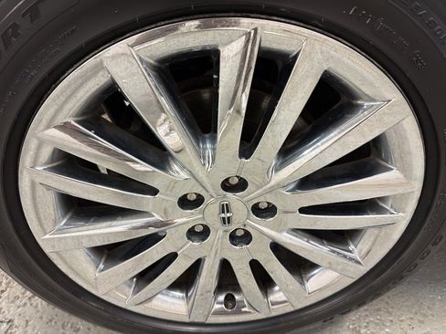 Used 2012 Lincoln MKX AWD image 35