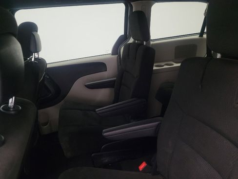 Used 2016 Dodge Grand Caravan SE image 18