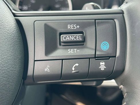 Used 2025 Nissan Pathfinder SV FWD image 22