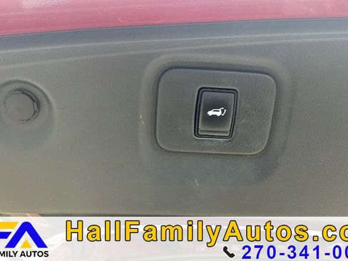 Used 2018 Nissan Pathfinder Platinum w/ Cargo Package FWD image 14