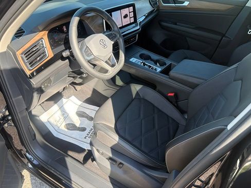 Used 2024 Volkswagen Atlas SE FWD image 13