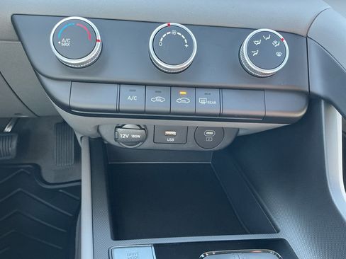 Used 2026 Hyundai Elantra SE FWD image 18