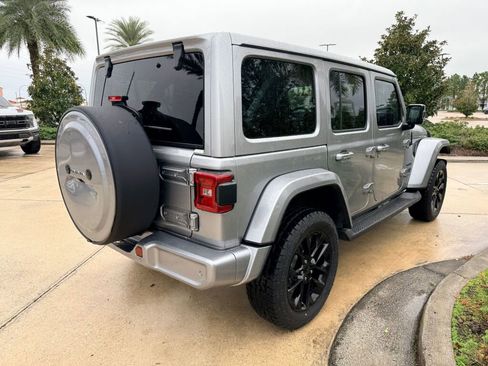 Used 2021 Jeep Wrangler Unlimited Sahara image 3