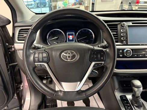 Used 2017 Toyota Highlander Limited AWD/4WD image 14