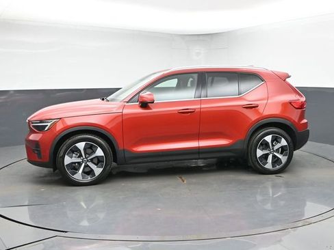 Used 2023 Volvo XC40 B4 Plus w/ Driver Assist Package FWD image 6