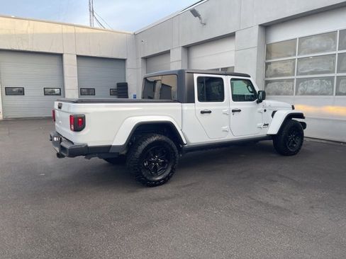 Used 2021 Jeep Gladiator Willys image 7