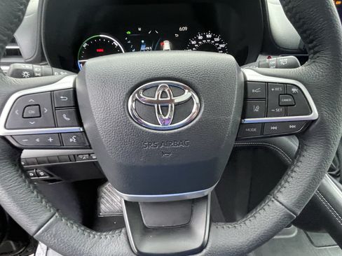 Certified 2026 Toyota Sienna XLE FWD image 21