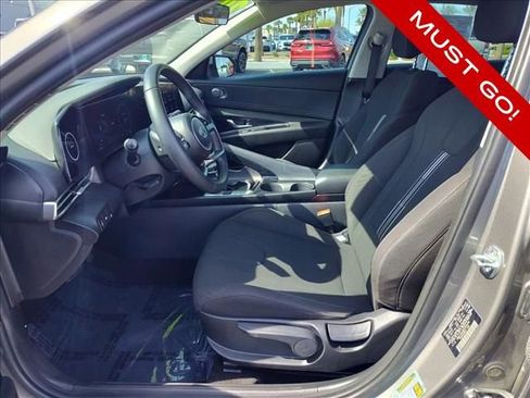 Used 2023 Hyundai Elantra SEL w/ Convenience Package FWD image 6