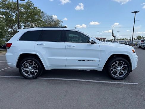Used 2020 Jeep Grand Cherokee Overland AWD/4WD image 8