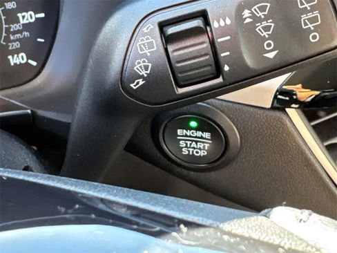 Certified 2021 Ford Escape SE w/ SE Sport Appearance Package image 32