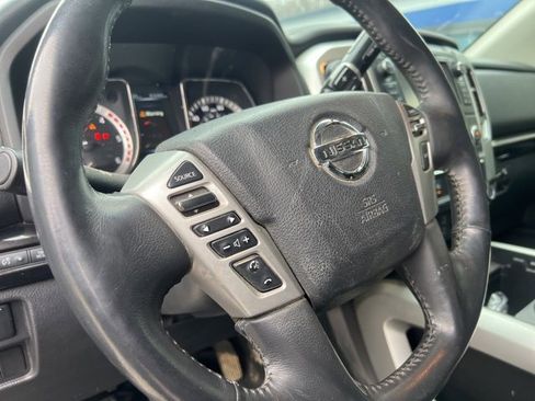 Used 2017 Nissan Titan SV image 8