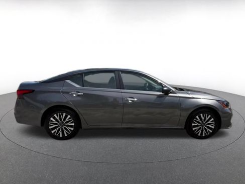 Used 2025 Nissan Altima 2.5 SV FWD image 16