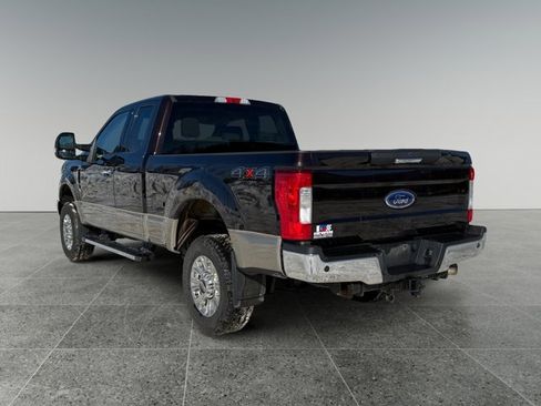 Used 2018 Ford F250 XLT w/ XLT Premium Package image 3