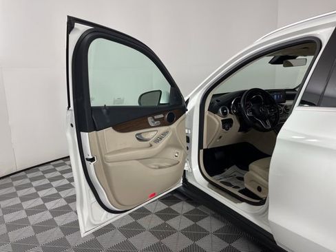 Used 2022 Mercedes-Benz GLC 300 4MATIC image 16