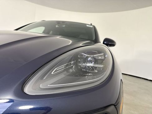 Certified 2022 Porsche Macan S w/ Premium Package Plus AWD/4WD image 11