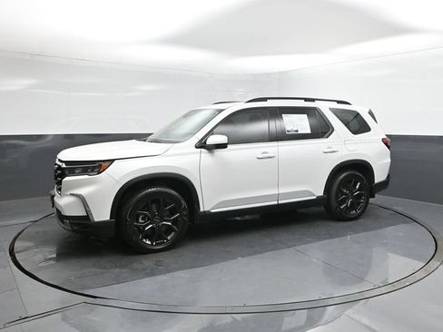 Certified 2025 Honda Pilot Touring image 30
