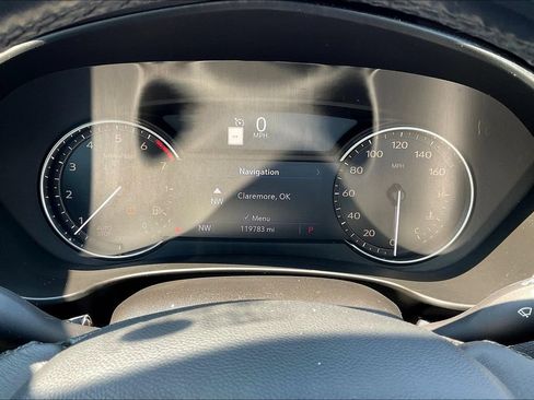 Used 2019 Cadillac XT4 Luxury w/ Cold Weather Package FWD image 12