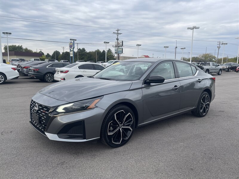 Used 2023 Nissan Altima 2.5 SR AWD/4WD image 7