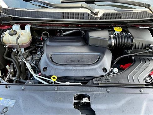 Used 2023 Chrysler Pacifica Touring-L FWD image 31