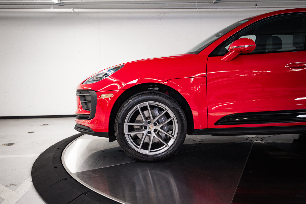 Certified 2026 Porsche Macan AWD/4WD image 11