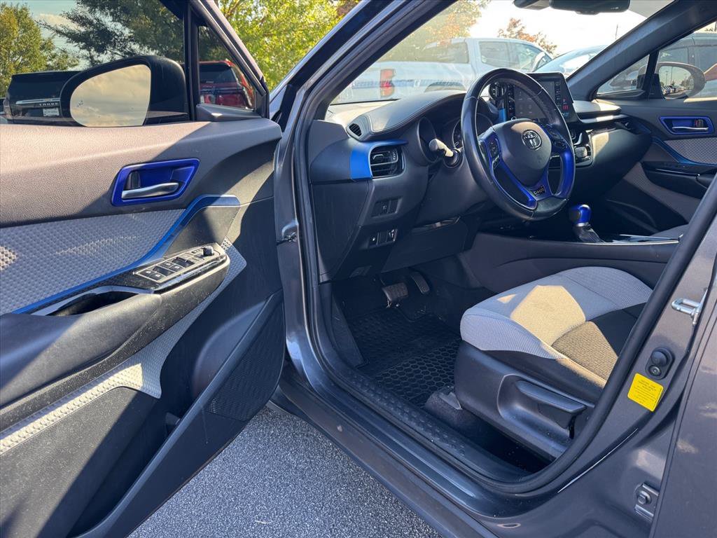 Used 2019 Toyota C-HR XLE FWD image 13