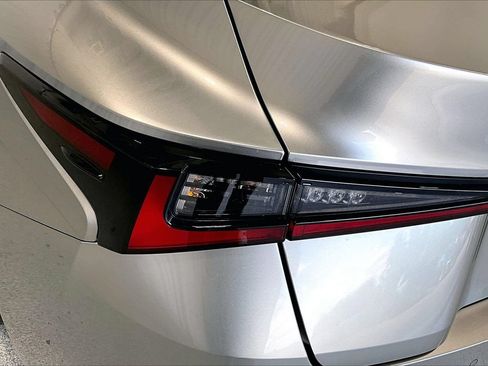 Used 2023 Lexus IS 300 w/ Comfort Package RWD image 29