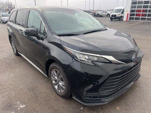 Certified 2024 Toyota Sienna LE image 6