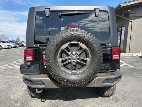 Used 2017 Jeep Wrangler Unlimited Sahara AWD/4WD image 4
