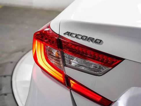 Used 2021 Honda Accord Touring image 11