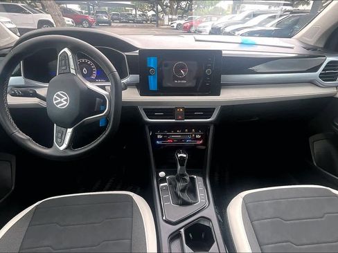 New 2026 Volkswagen Taos SE FWD image 5