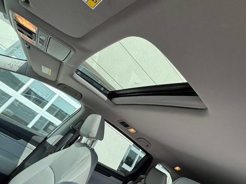 Used 2024 Honda Odyssey EX-L image 11