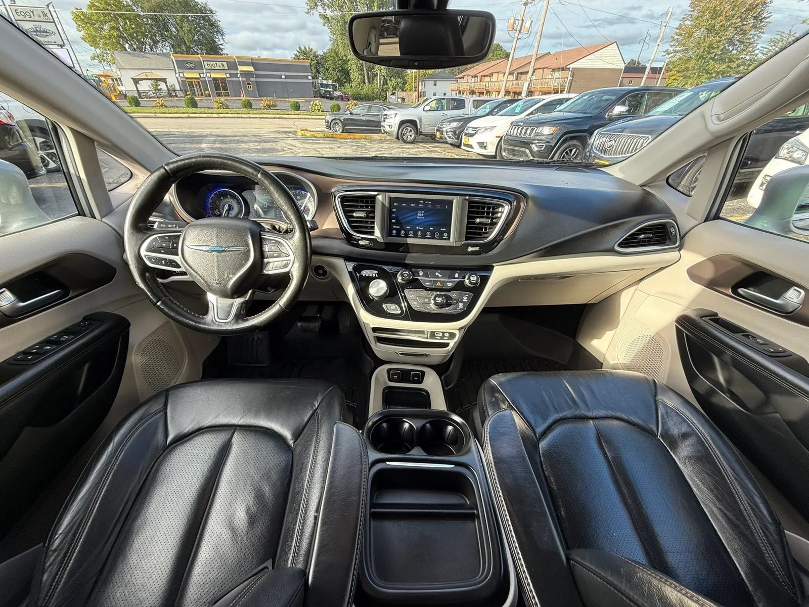 Used 2019 Chrysler Pacifica Touring-L FWD image 35