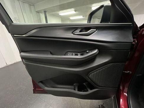 Used 2023 Jeep Grand Cherokee Laredo image 21