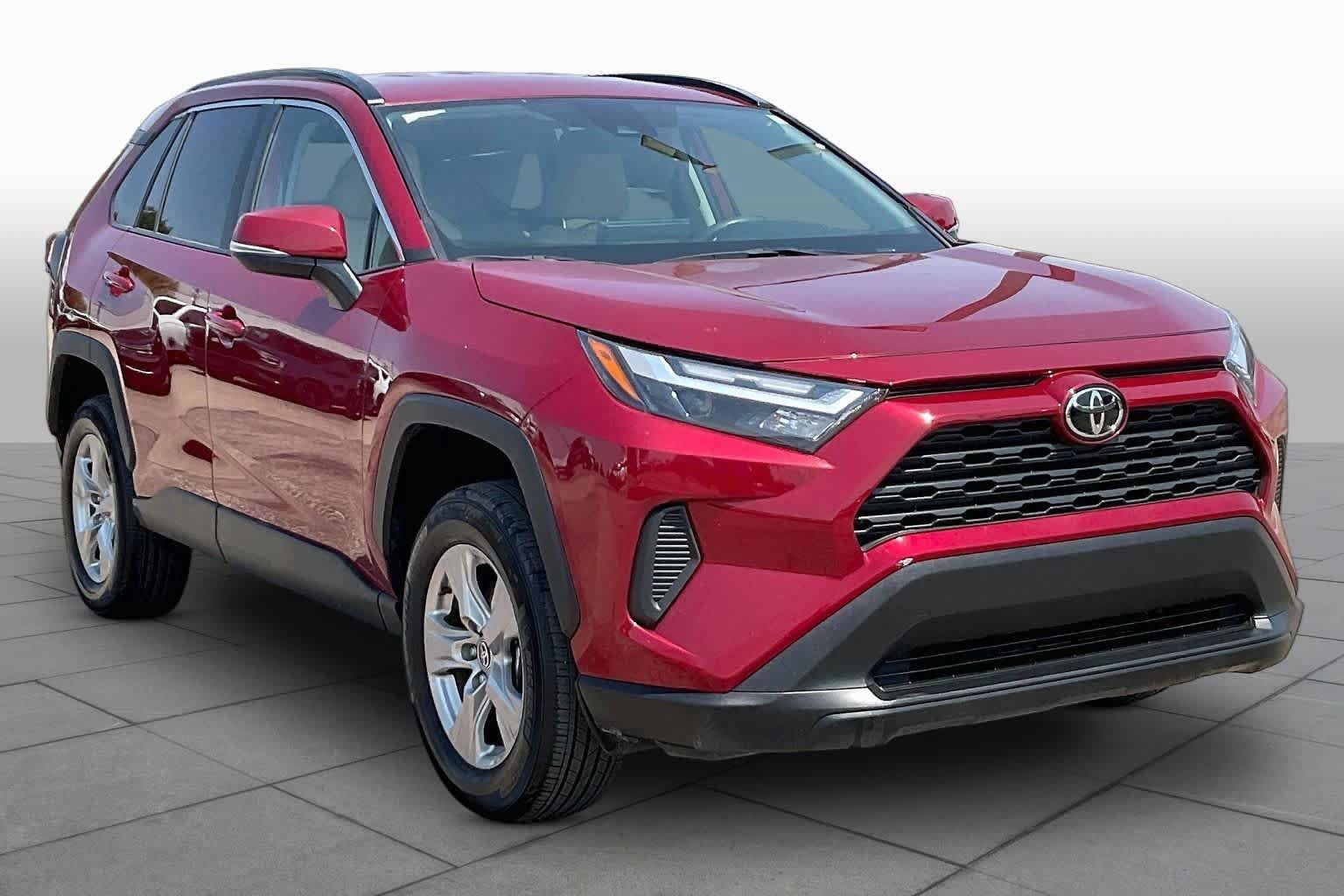 Used 2025 Toyota RAV4 XLE FWD image 3